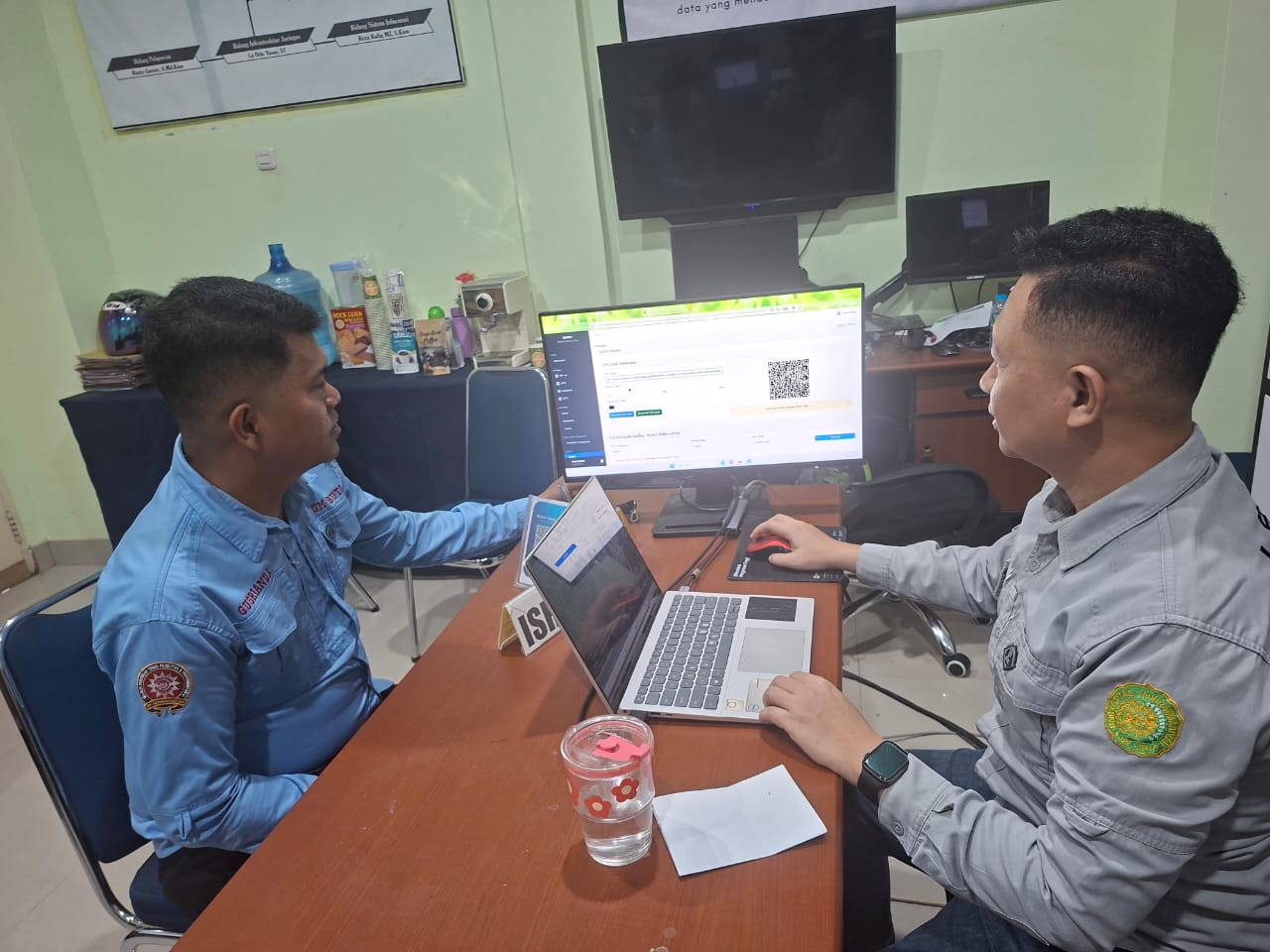 Pendampingan admin tracert study dalam mengisi data tracert study pada aplikasi SIJAMU